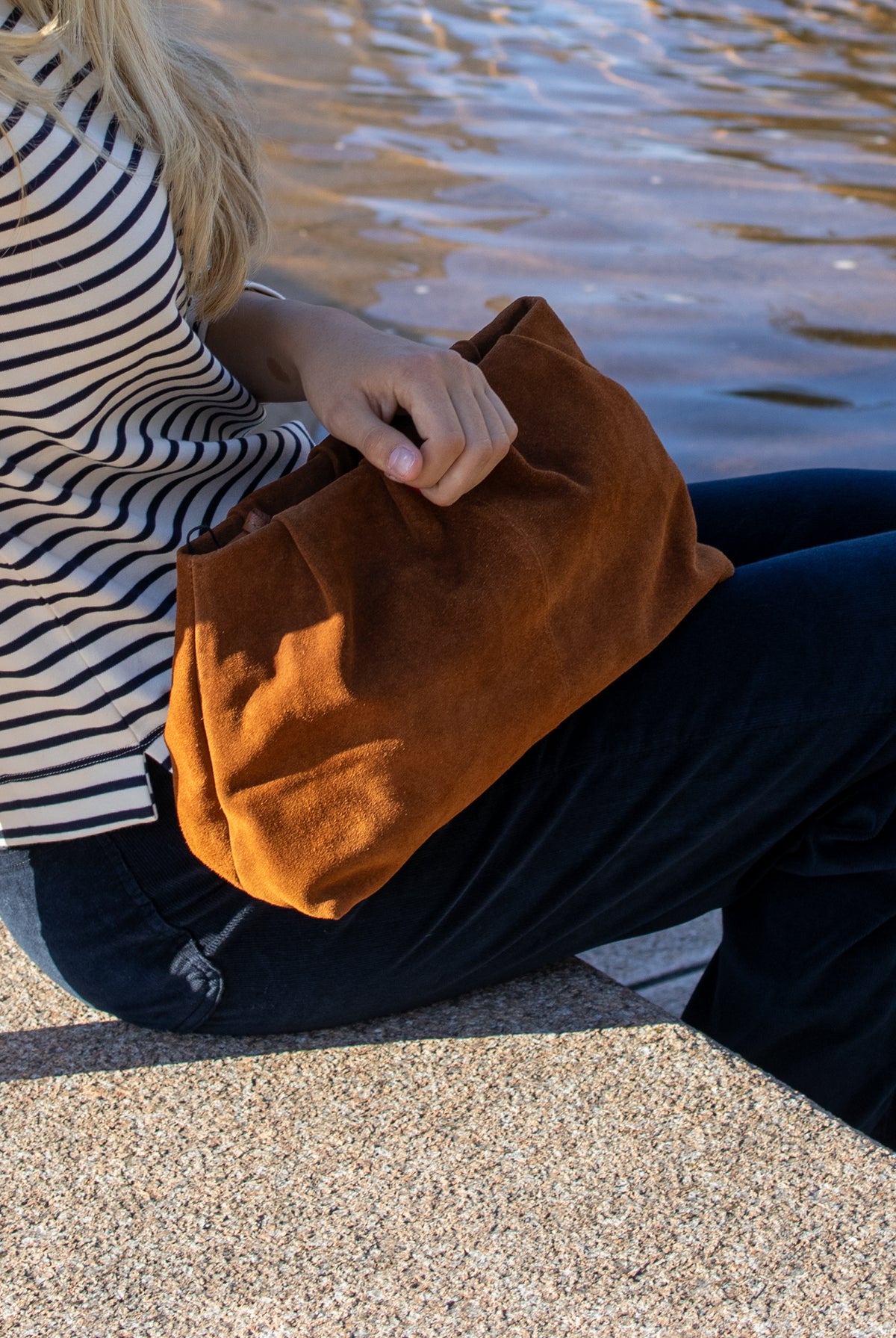 Suede Clutch Bag - Cognac Brown - Tilbehør - Helt Dilla AS