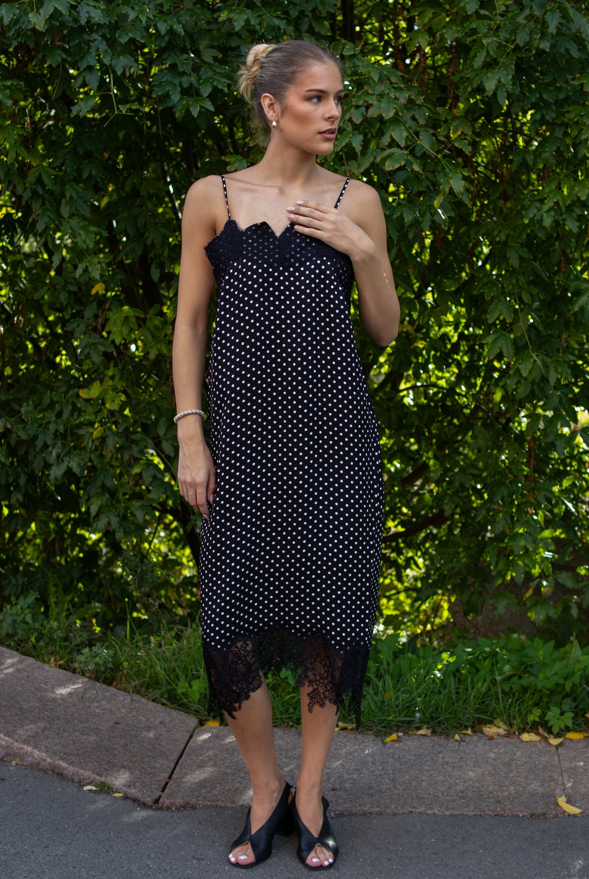Lilly dots kjole - sort/hvit prikker - Kjoler - Helt Dilla AS