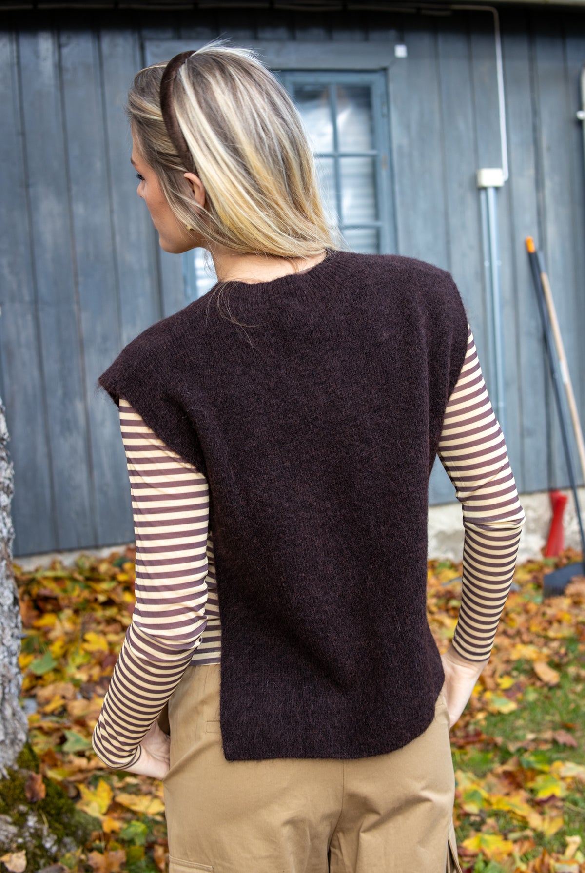 Dog Strikket Vest - Mørkebrun - Vest - Helt Dilla AS