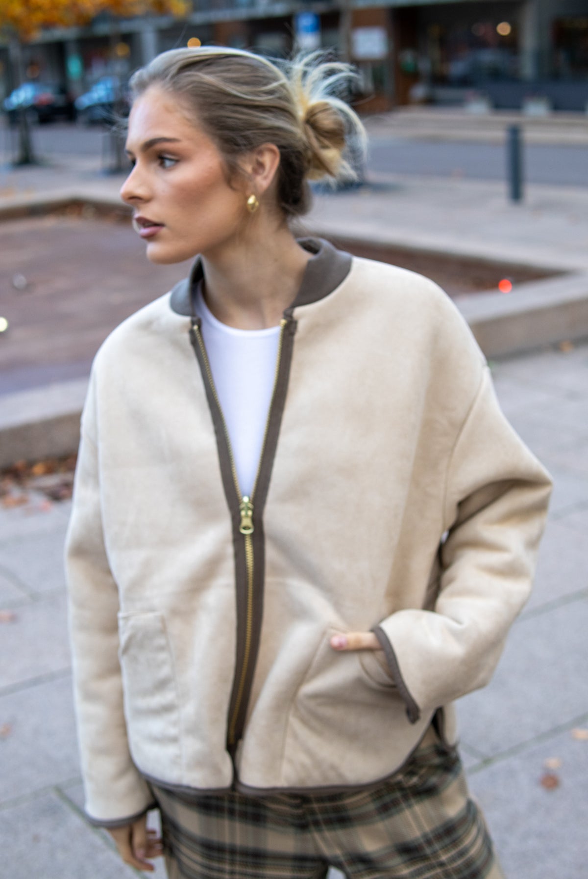 Lyse taupe Bonded Teddy jakke for damer, Summum Woman yttertøy med koselig teddy-tekstur, heltdilla-3024.jpg