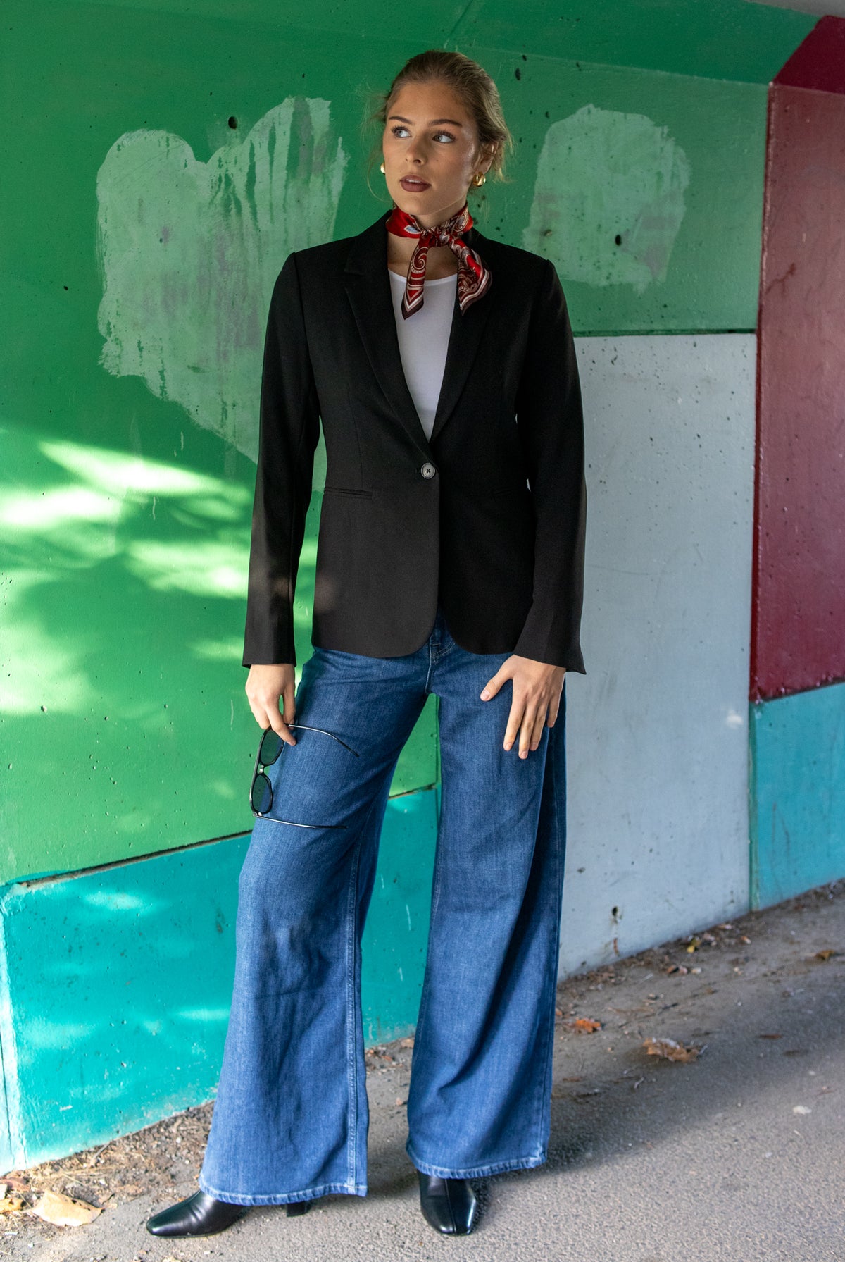 Sort blazer fra Part Two med skarp passform og elegant design, perfekt for formelle anledninger.