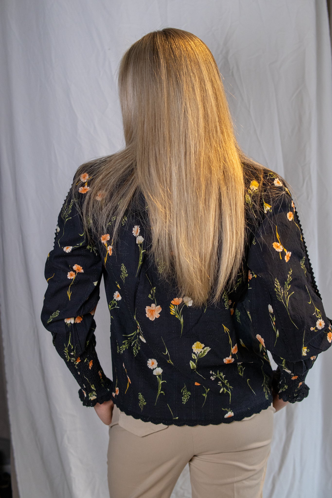 Somelli Shirt - Black Flower Print - Skjorter - Helt Dilla AS