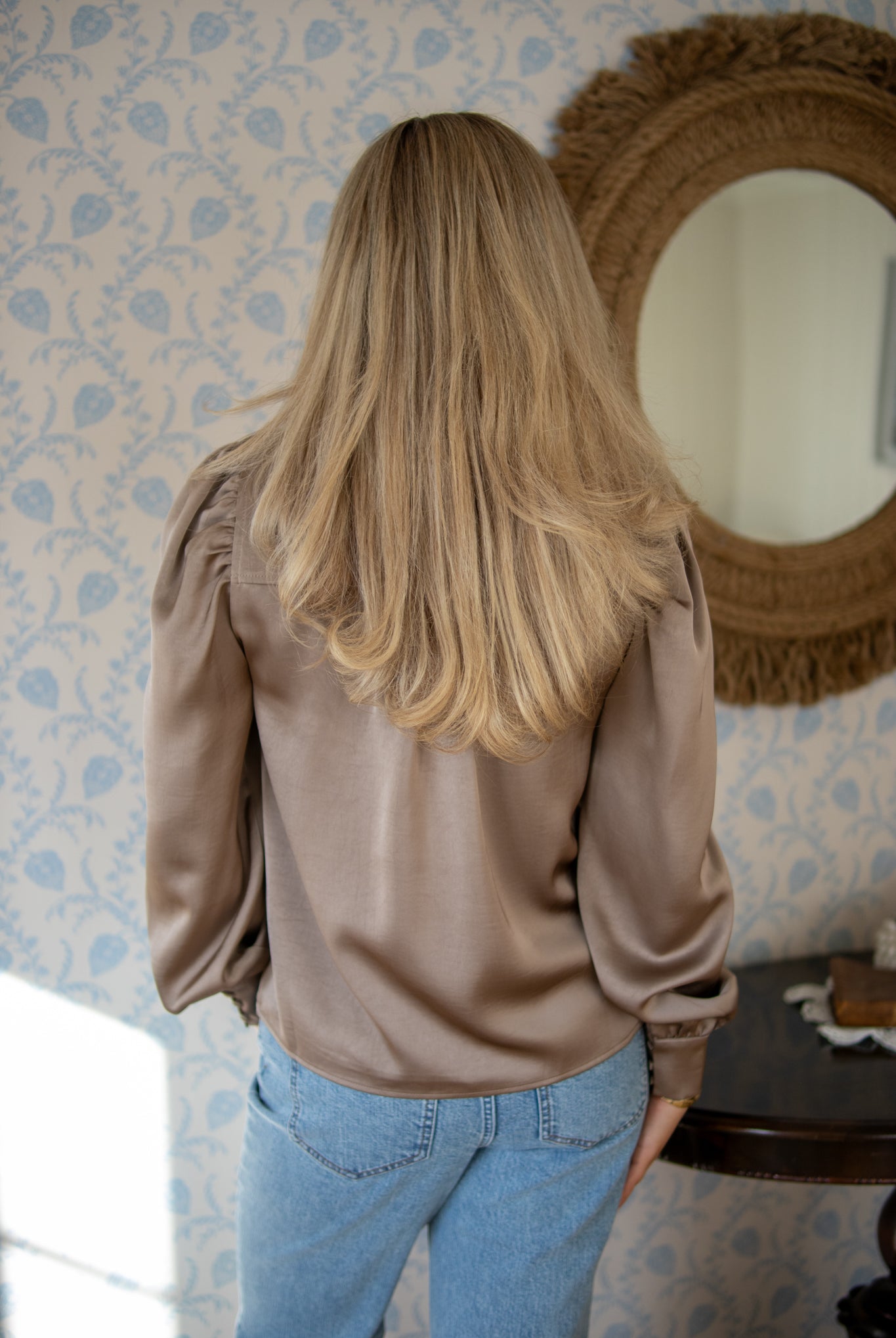 Rosslyn Heavy Sateen Blouse - Dark Taupe - Bluser - Helt Dilla AS