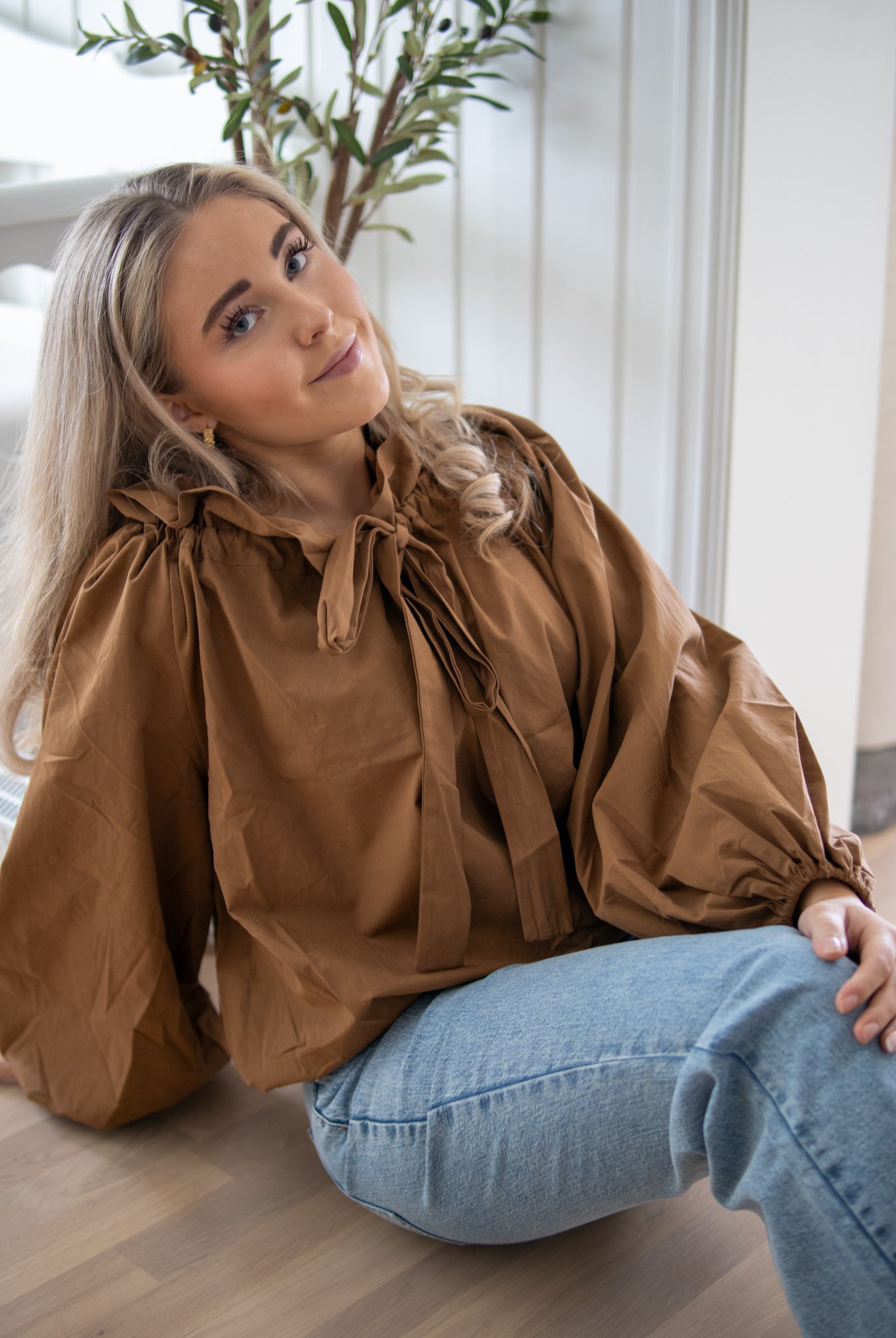 Bluse med snøring - Brun - Topp - Helt Dilla AS