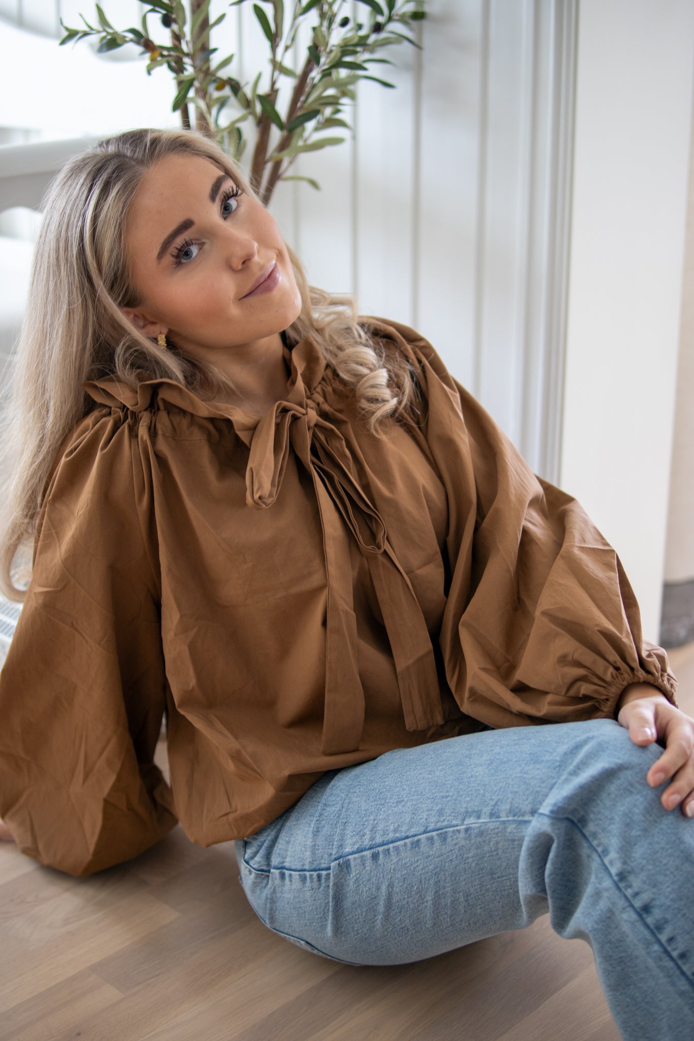 Bluse med snøring - Brun - Topp - Helt Dilla AS