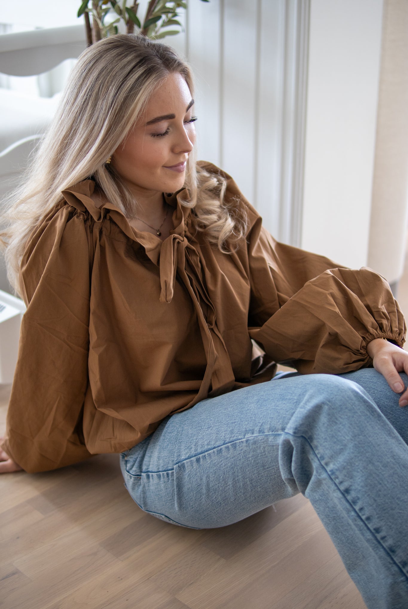 Bluse med snøring - Brun - Topp - Helt Dilla AS