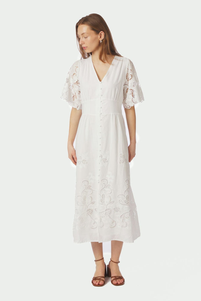 Lunette Emb Dress - White - Kjoler - Helt Dilla AS