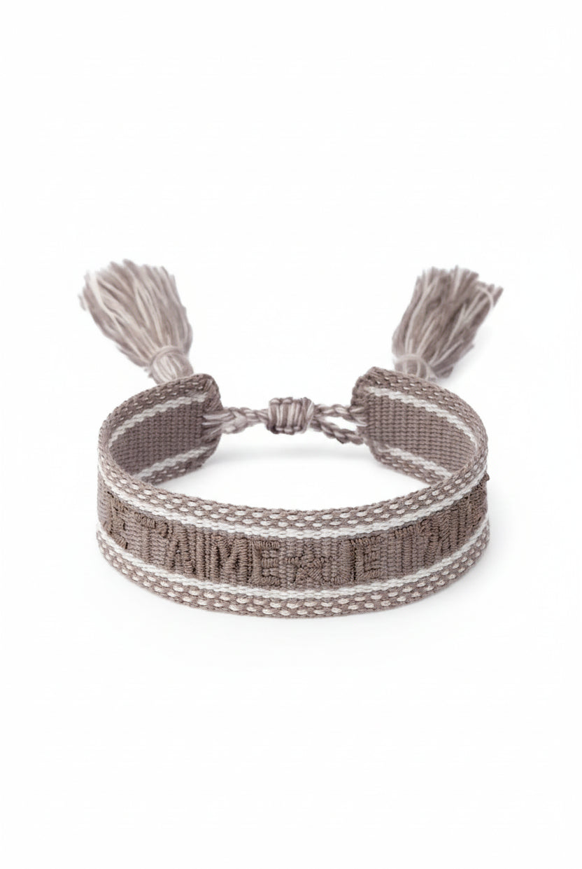 Woven Friendship Bracelet - "Je T'aime" Taupe - Tilbehør - Helt Dilla AS
