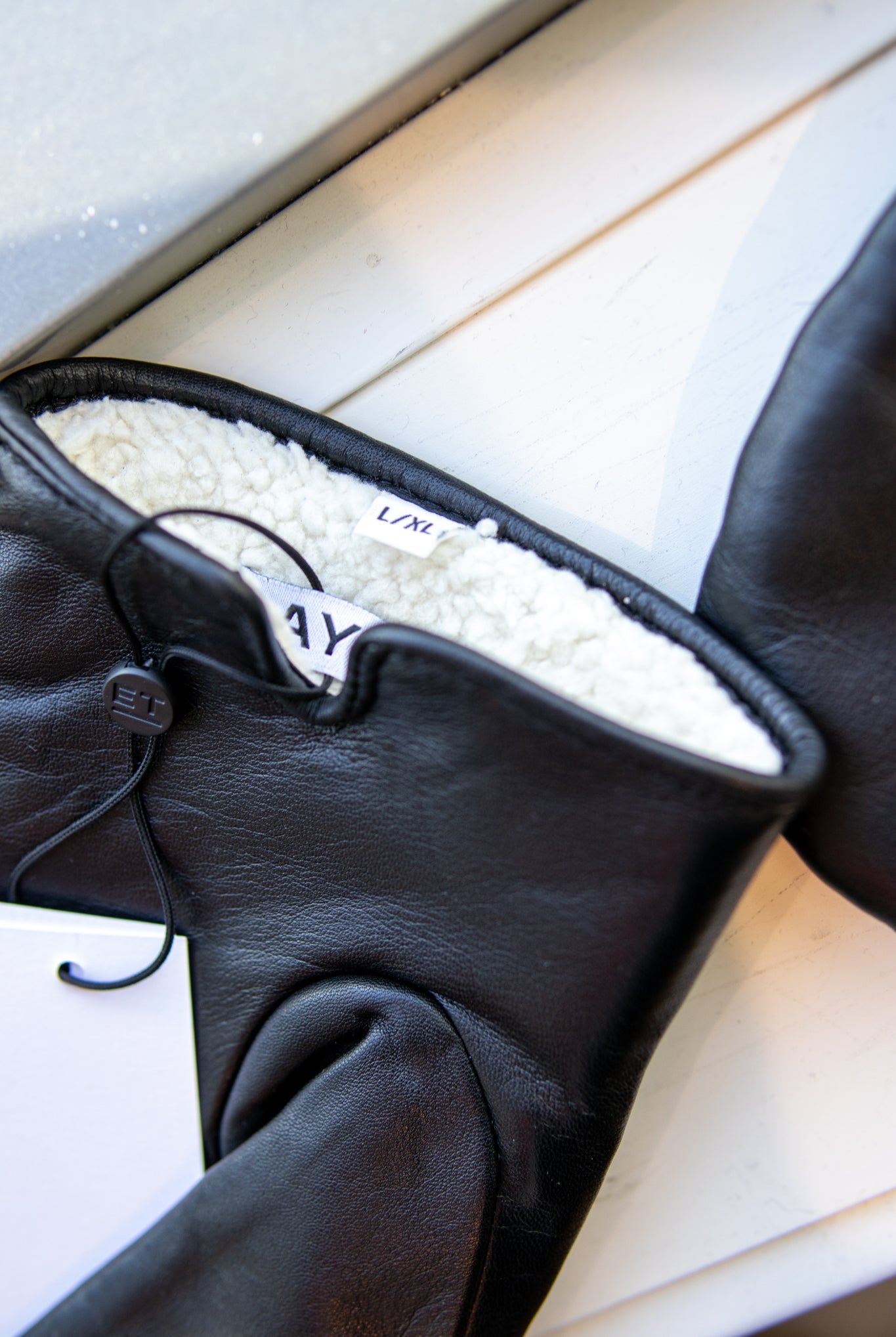 Day Leather Quilt Mittens - Black - Tilbehør - Helt Dilla AS