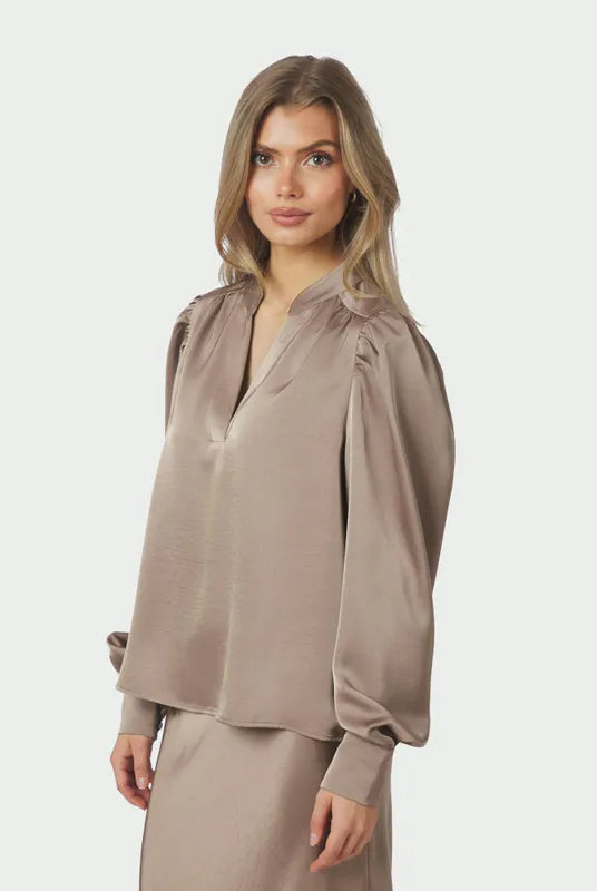 Rosslyn Heavy Sateen Blouse - Dark Taupe - Bluser - Helt Dilla AS