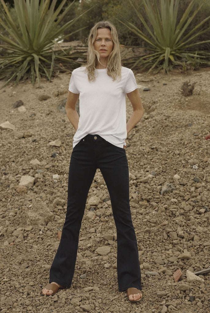 Marija flare swan deep black - Jeans - Helt Dilla AS