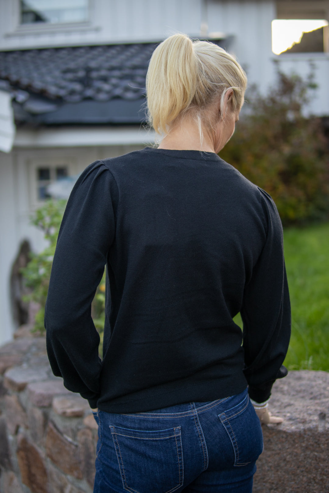 Sweet Puff Sleeve - Black - Genser - Helt Dilla AS