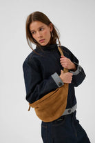 Rasida Suede Bumbag - Tobacco Brown - Tilbehør - Helt Dilla AS