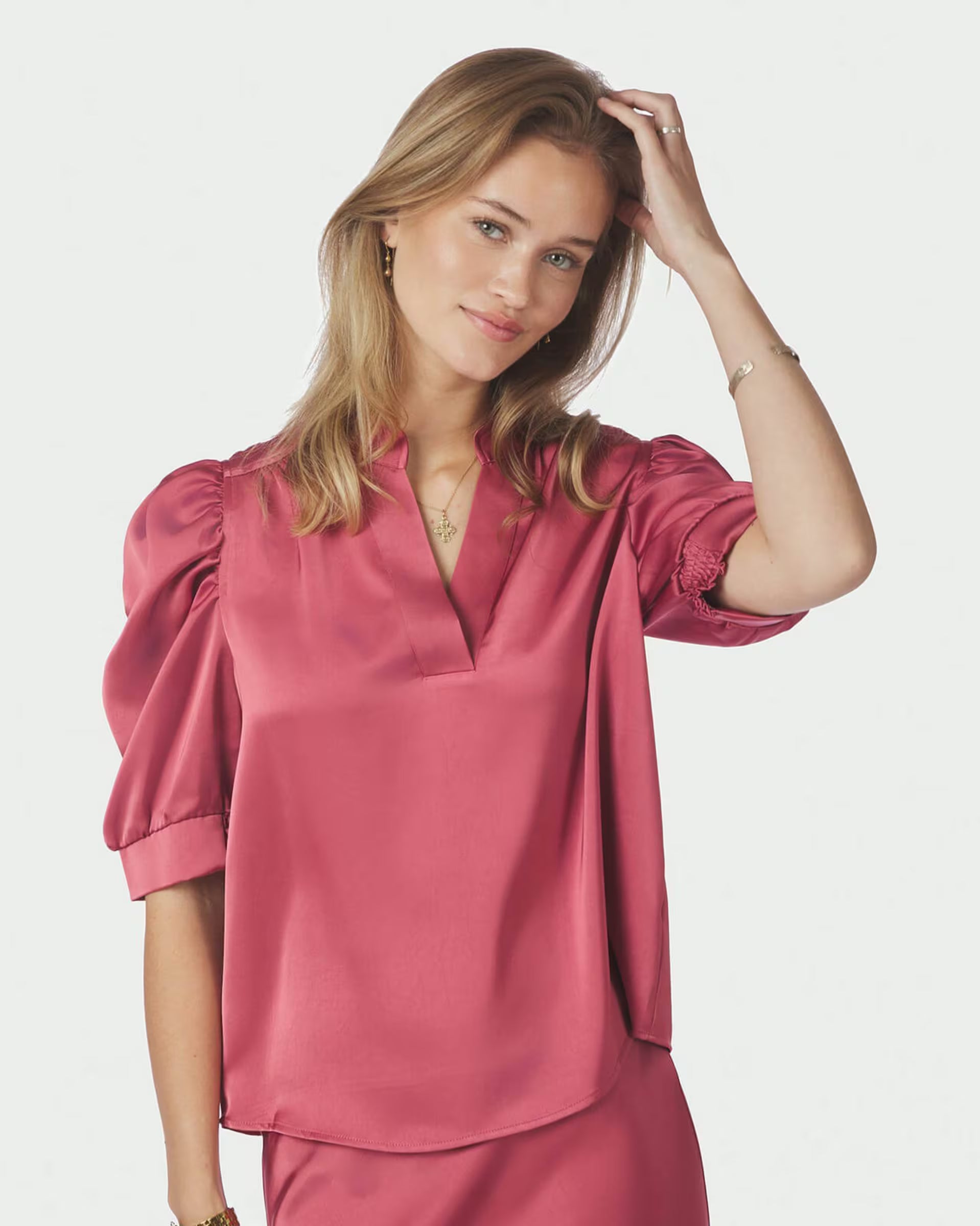 Roella Heavy Sateen Blouse - Cherry Pink - Bluser - Helt Dilla AS