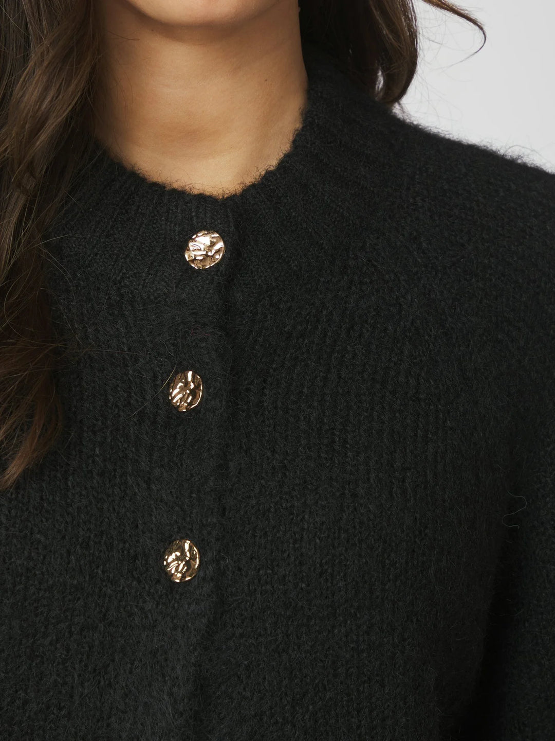 Benuta Fluffy Knit Cardigan - Svart - Cardigans - Helt Dilla AS