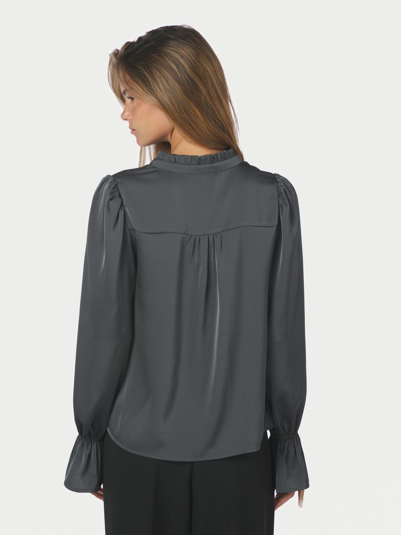 Amara Heavy Sateen Bedaz Blouse - Antracit - Bluser - Helt Dilla AS