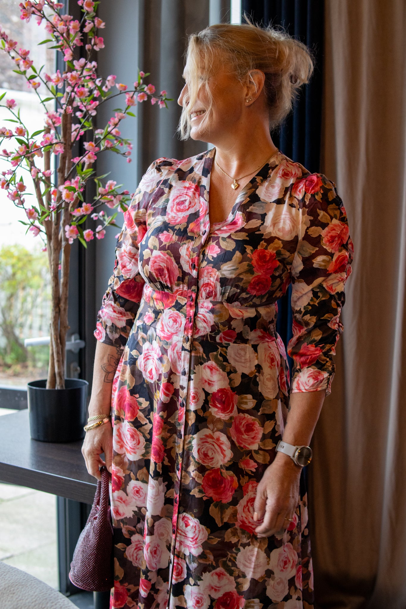 Satin Button Down dress - Midnight roses - Kjoler - Helt Dilla AS