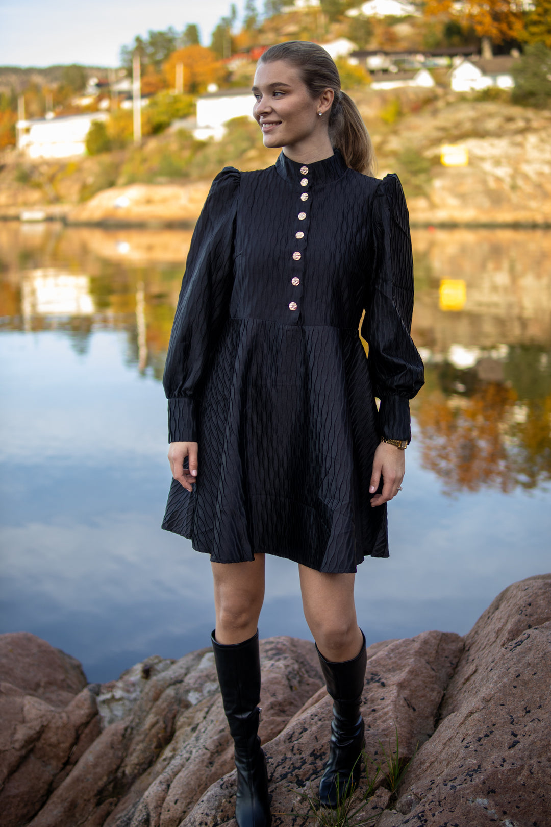 Ripple Kjole - Svart - Kjoler - Helt Dilla AS