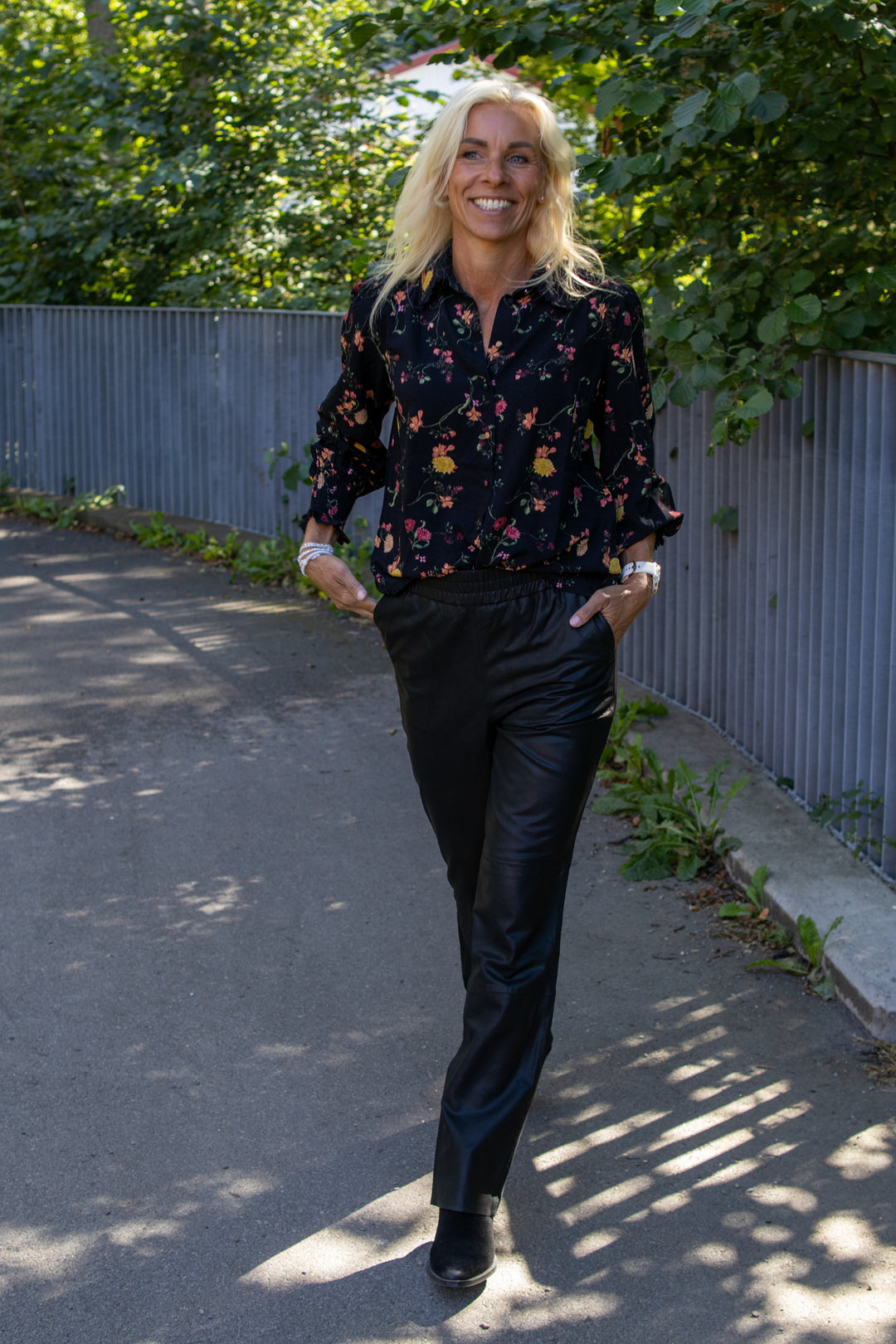 Tilera Shirt  - Black/Botari - Bluser - Helt Dilla AS