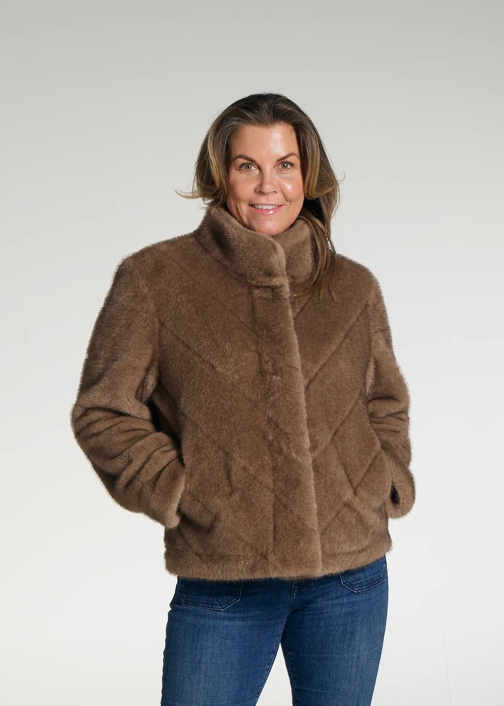 Sonja Fuskepels Jakke - Mink Kamel - Yttertøy - Helt Dilla AS