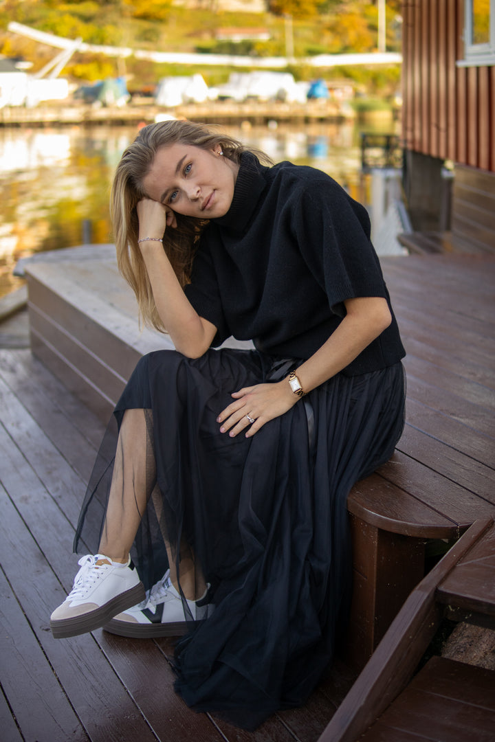 Emila 2/4 Wool Knit Pullover - Svart - Singlet, Topper & T-skjorter - Helt Dilla AS