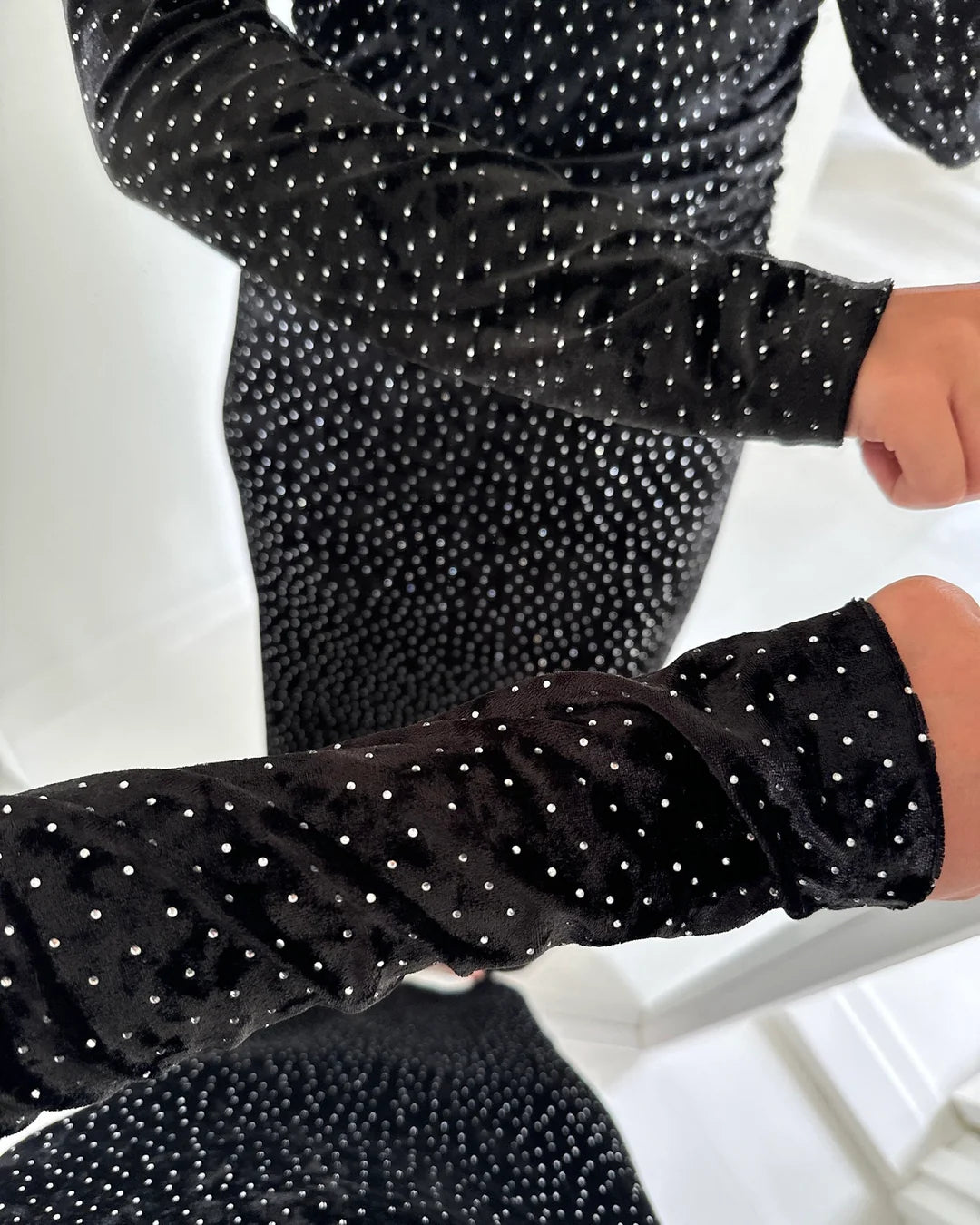 Tillia Velvet Long Dress - Black with Rhinestones - Kjoler - Helt Dilla AS