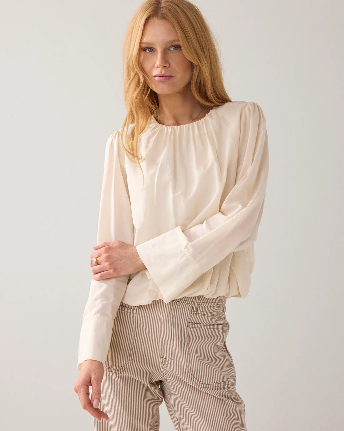 PLEATED TOP WITH SHEEN - Ivory - Bluser - Helt Dilla AS