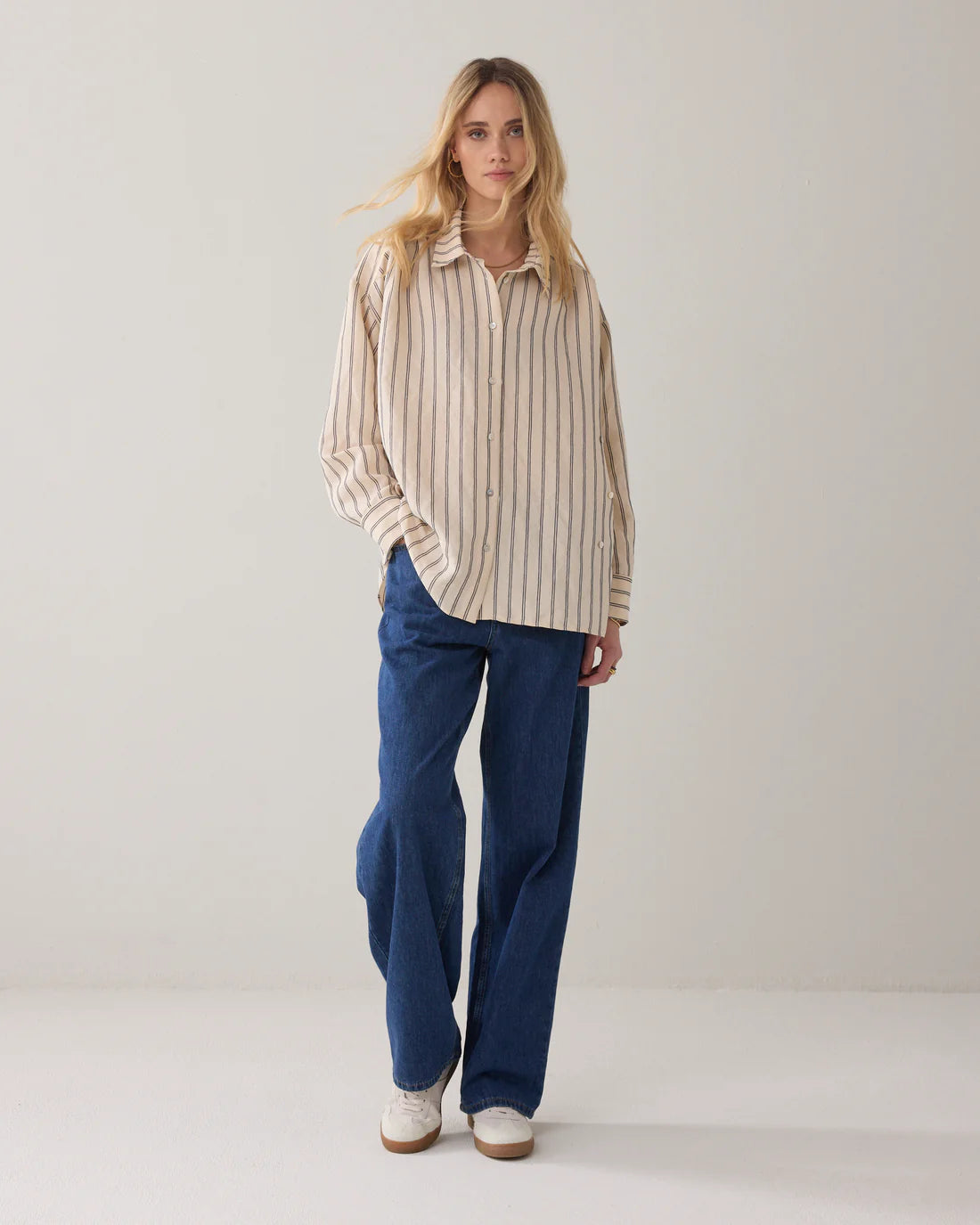 Adjustable Blouse With Chenille Stripe - Beige/Blå - Bluser - Helt Dilla AS