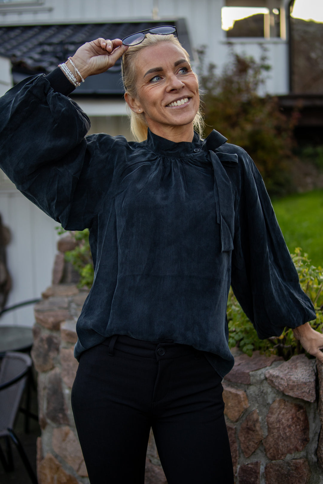 Wide bowie top - Black - Bluser - Helt Dilla AS