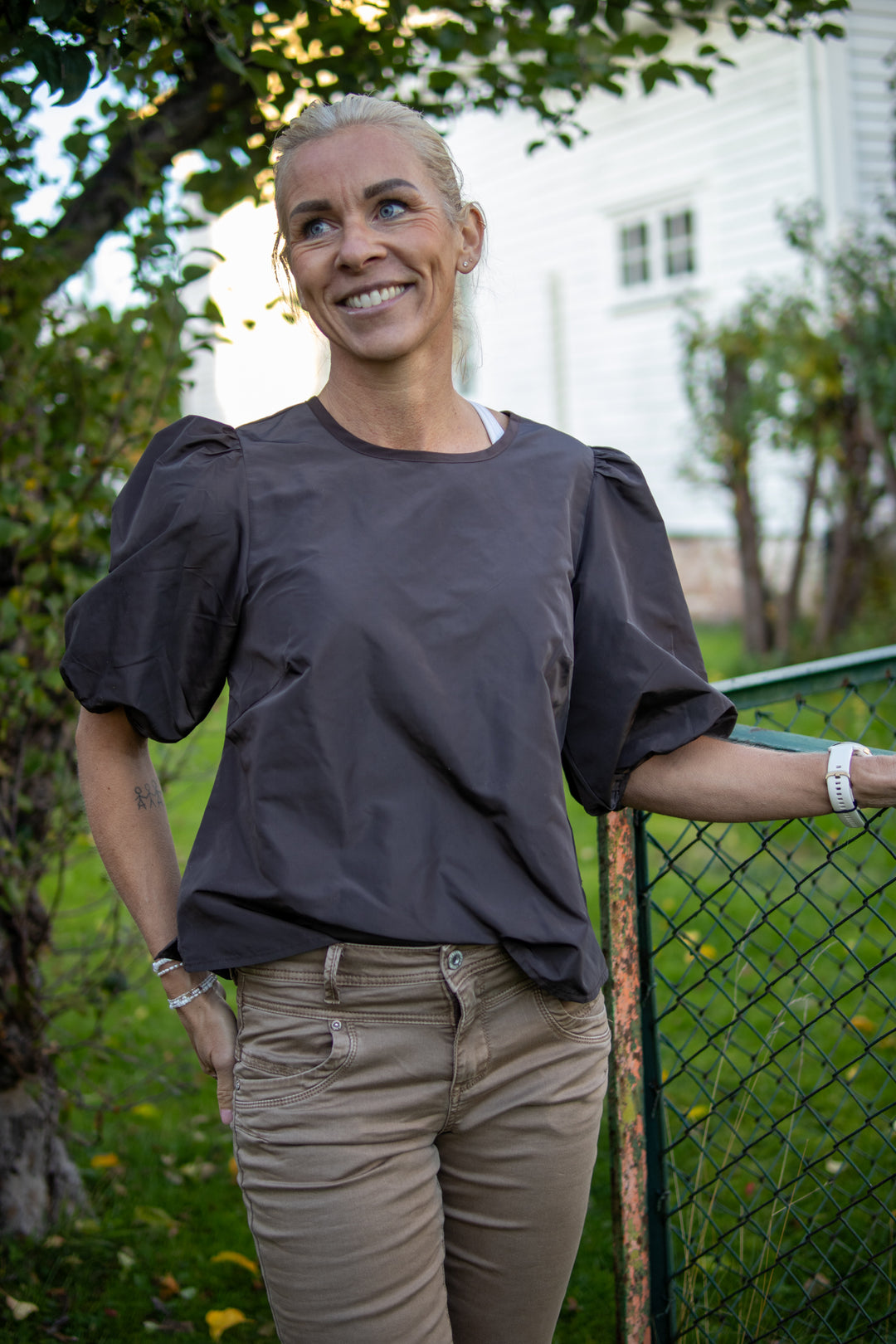 Isabel Solid Bluse - Brun - Bluser - Helt Dilla AS