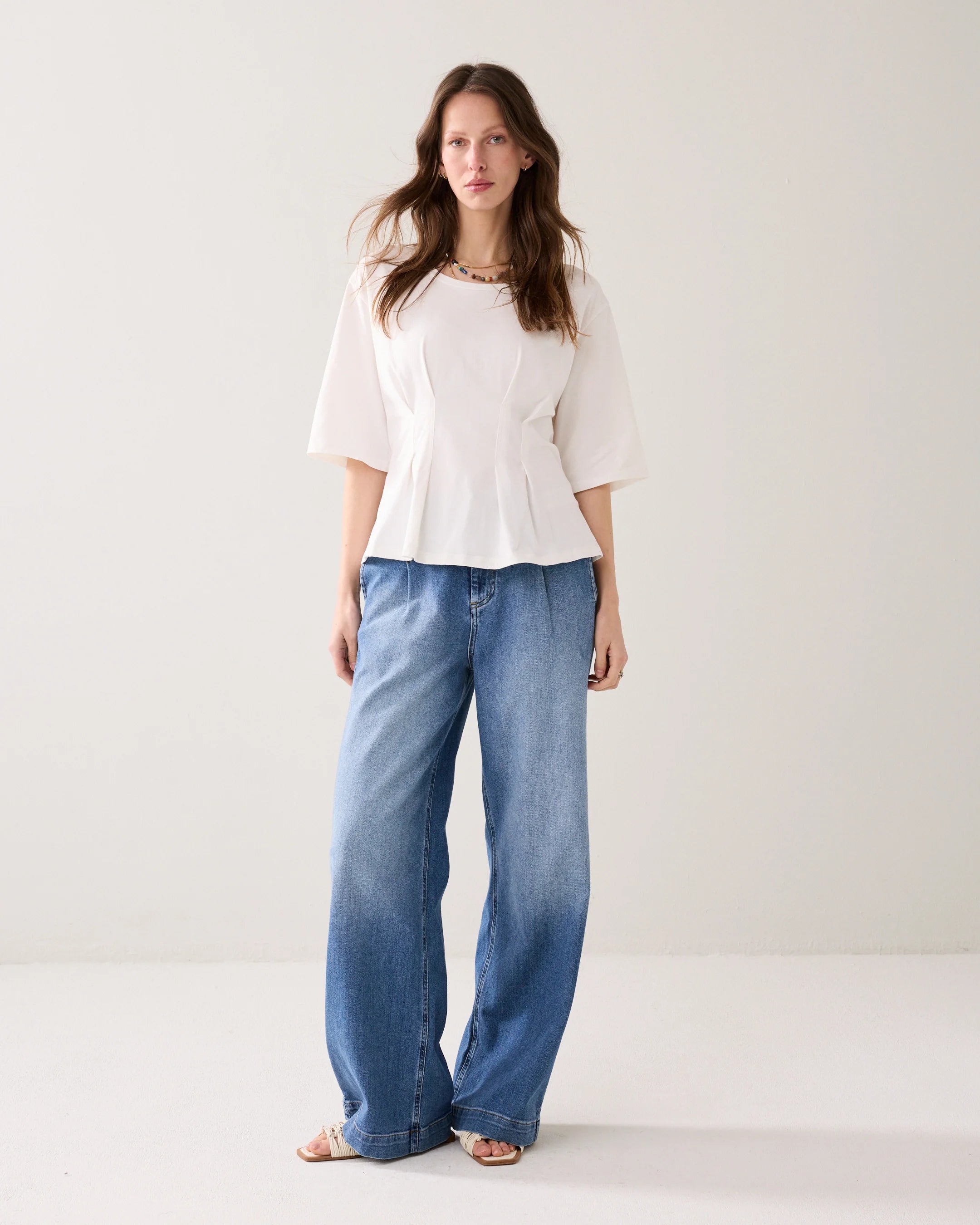 FEMININE JERSEY T-SHIRT - White - T-skjorter - Helt Dilla AS