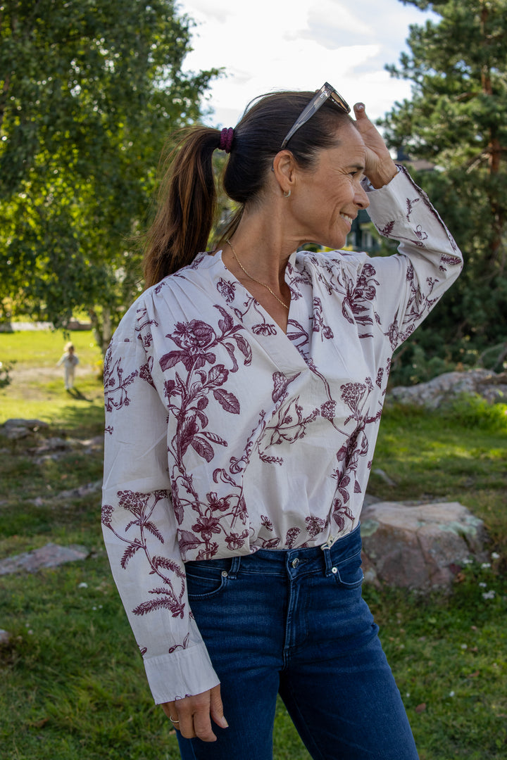 Sille Bluse - Tawny port botanical Prin