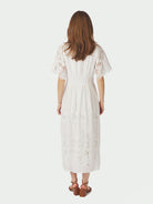 Lunette Emb Dress - White - Kjoler - Helt Dilla AS