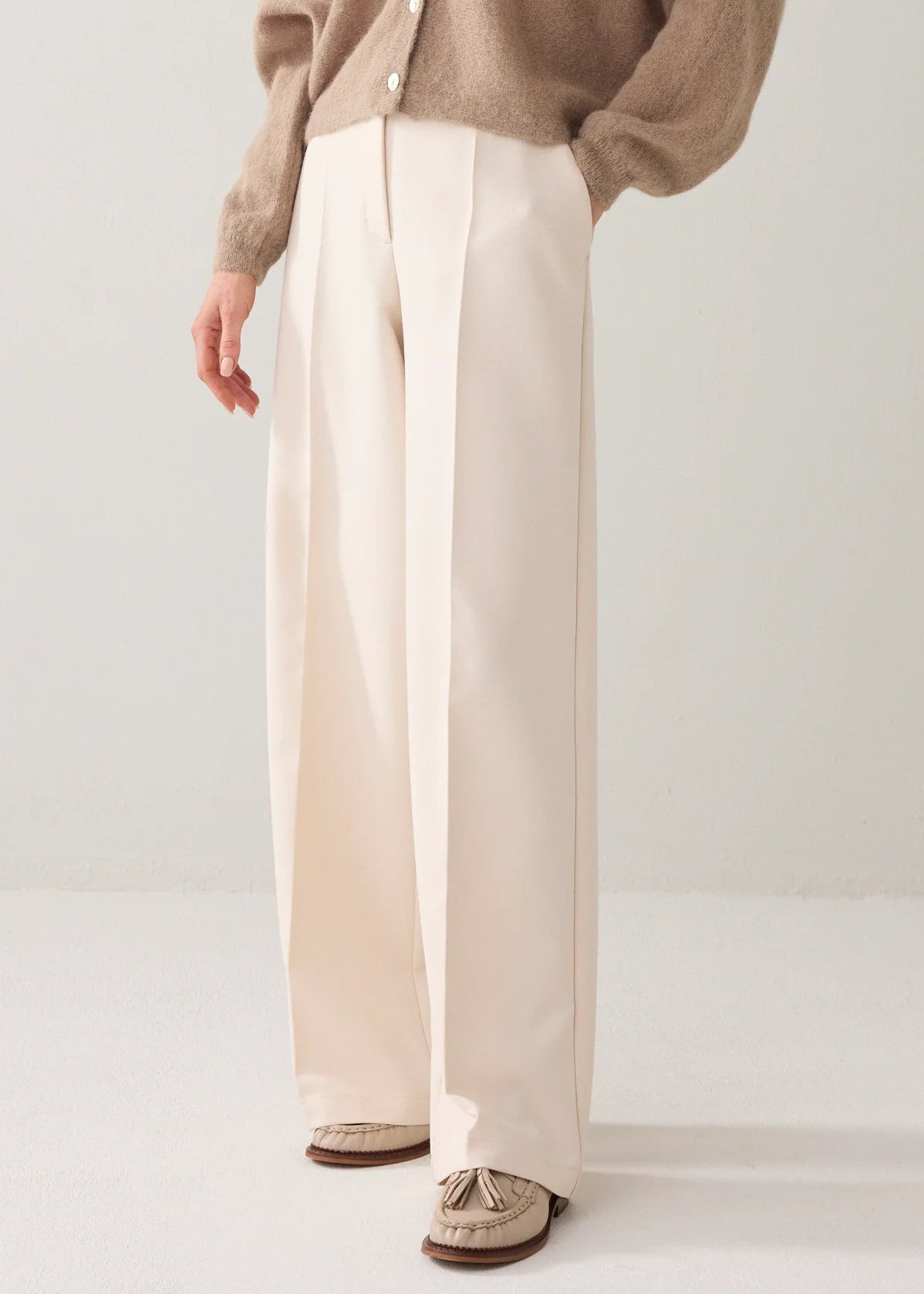 FOAM WIDE-LEG TROUSERS - ivory - Bukser - Helt Dilla AS
