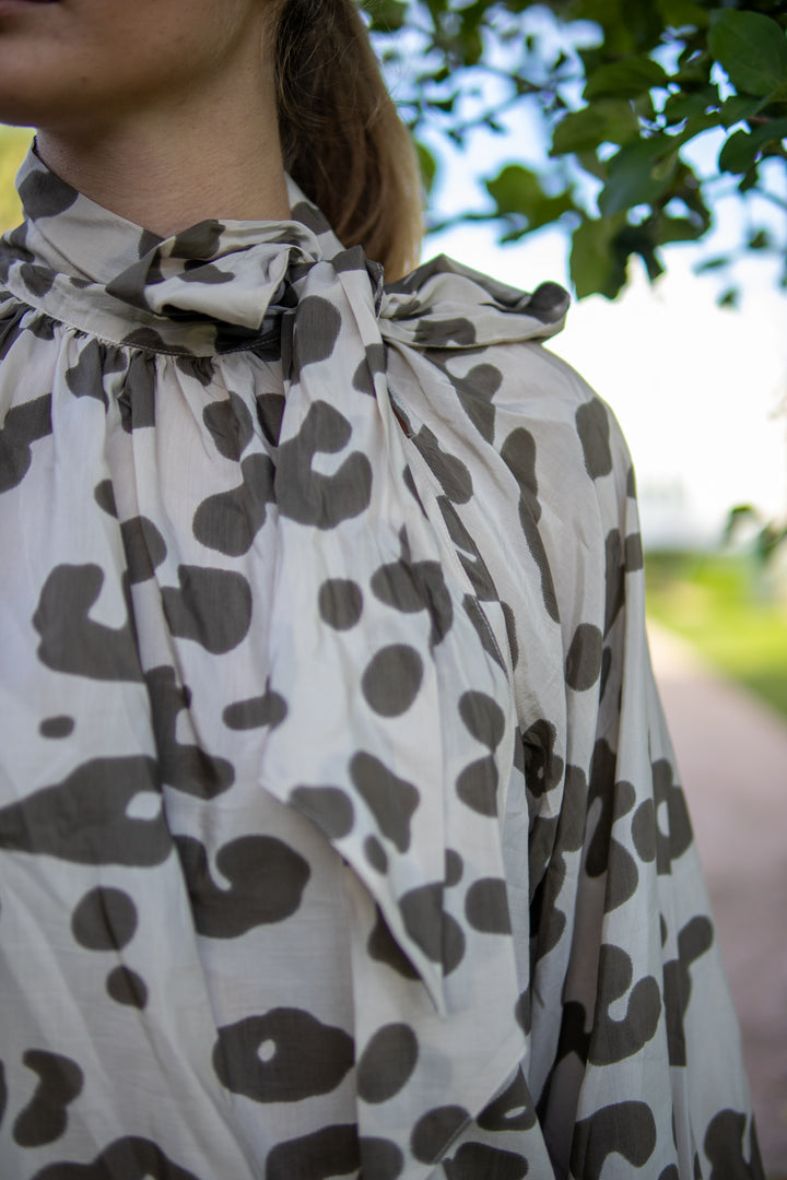 Bowie top with print - mønstret - Bluser - Helt Dilla AS