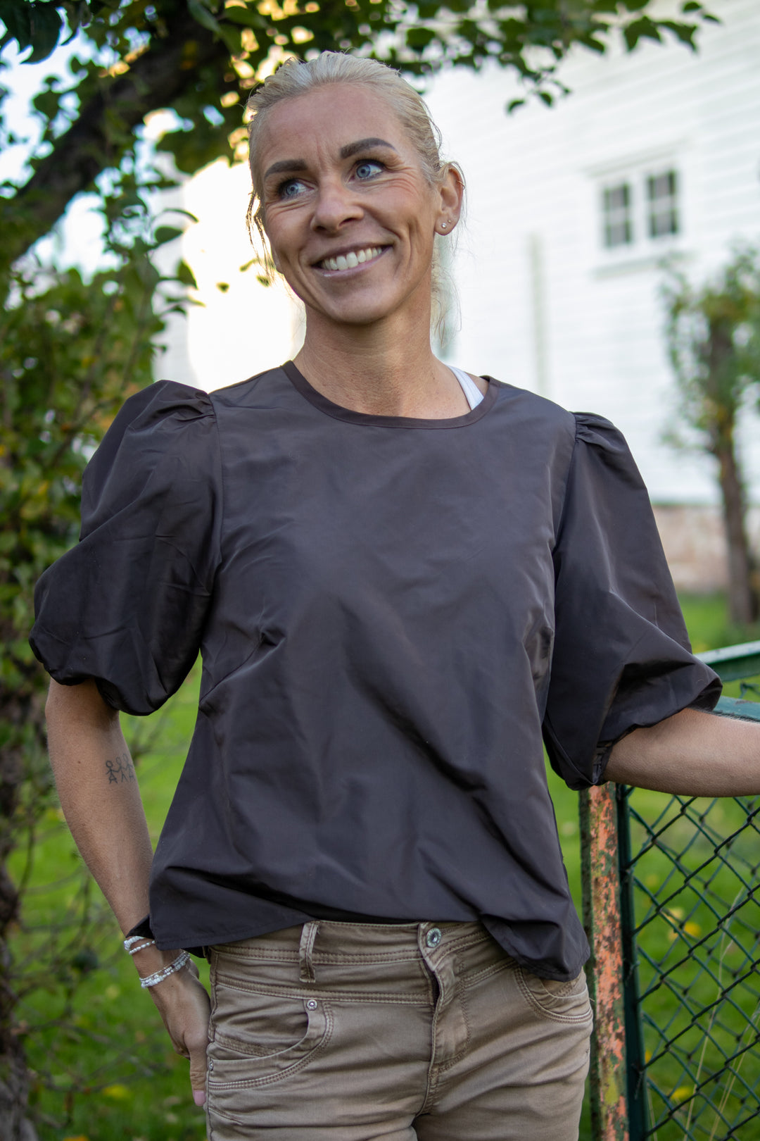 Isabel Solid Bluse - Brun - Bluser - Helt Dilla AS