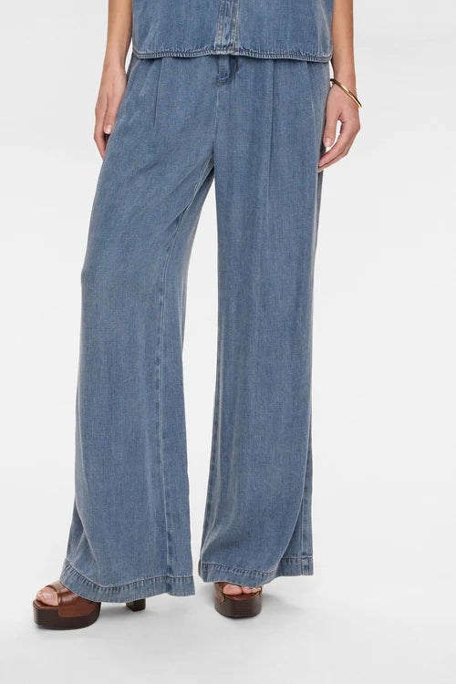 NuElida Pants - Snow Washed Denim - Bukser - Helt Dilla AS