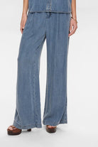 NuElida Pants - Snow Washed Denim - Bukser - Helt Dilla AS
