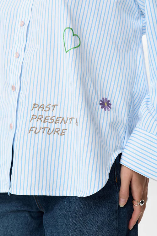NuAshley Embroidery Shirt - Airy Blue - Skjorter - Helt Dilla AS