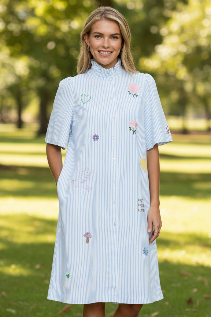 NuAshley Embroidery Dress - Airy Blue - Kjoler - Helt Dilla AS