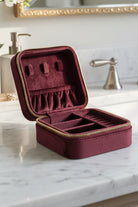 Velvet Jewellery Box Mini - Maroon - Tilbehør - Helt Dilla AS