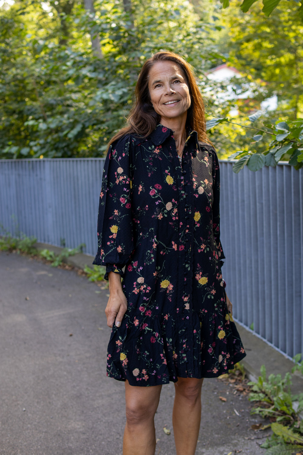 Tilera Shirt Dress - Black/Botari - Kjoler - Helt Dilla AS