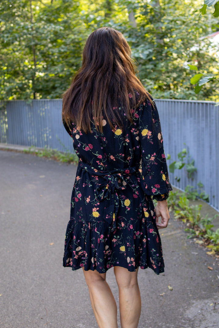 Tilera Shirt Dress - Black/Botari - Kjoler - Helt Dilla AS