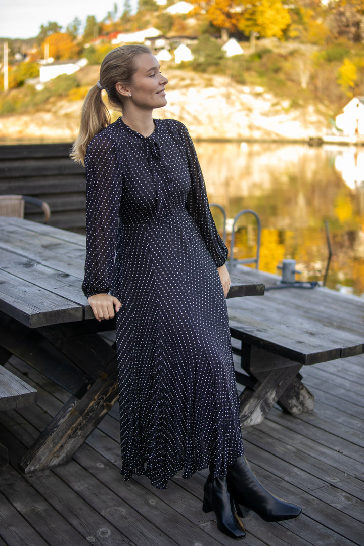 Daniella Dress London - Kjoler - Helt Dilla AS