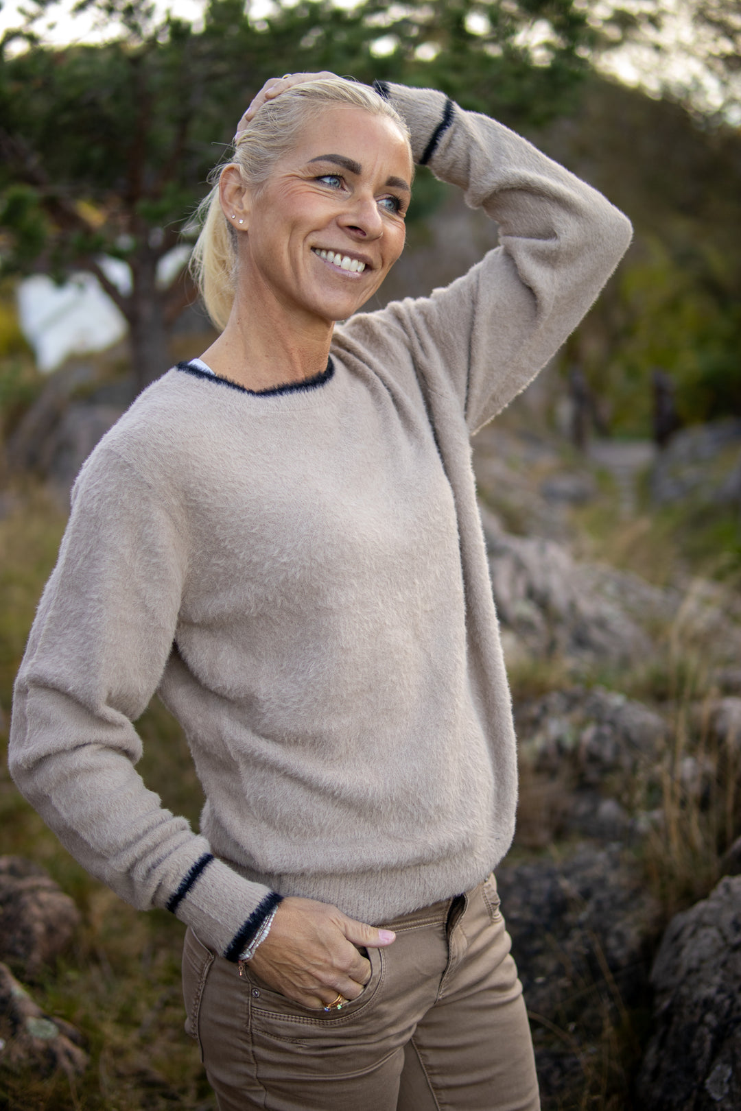 Flyffy Sweater & Contrast - Clay/Black - Genser - Helt Dilla AS