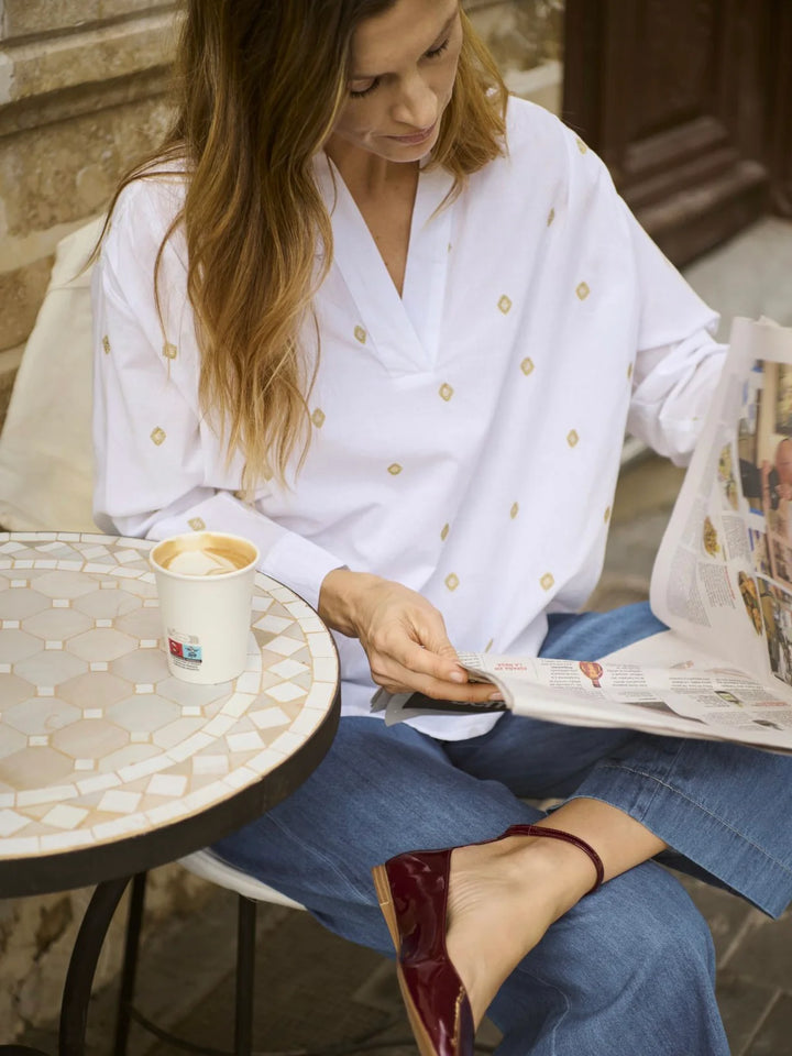 Natale Blouse - hvit med gull brderier