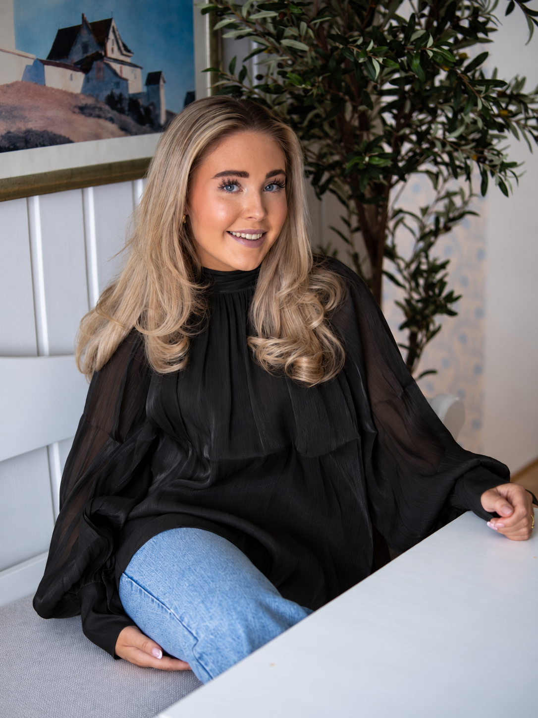 Satin Tie-Neck Blouse - Black - Bluser - Helt Dilla AS