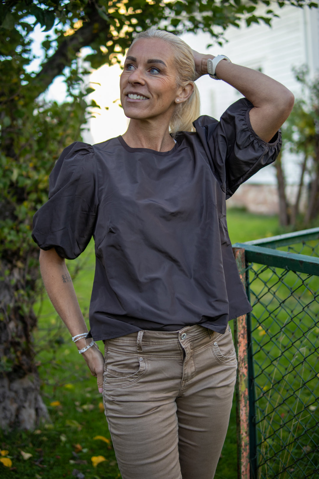 Isabel Solid Bluse - Brun - Bluser - Helt Dilla AS