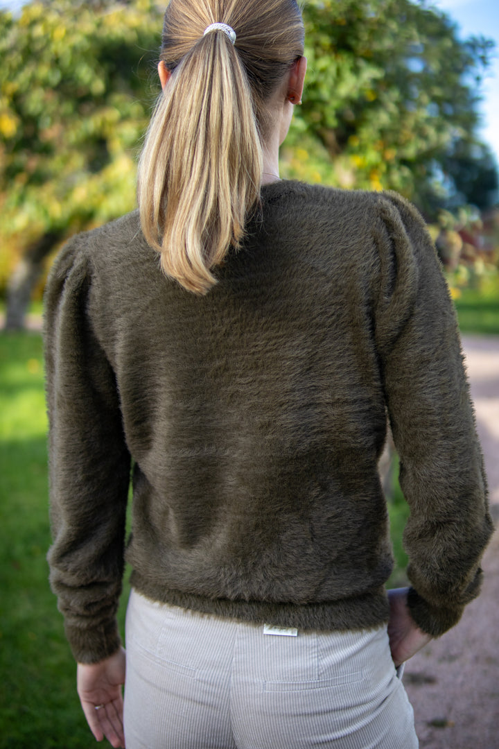 Flyffy Puff Sleeve - Oliven - Genser - Helt Dilla AS