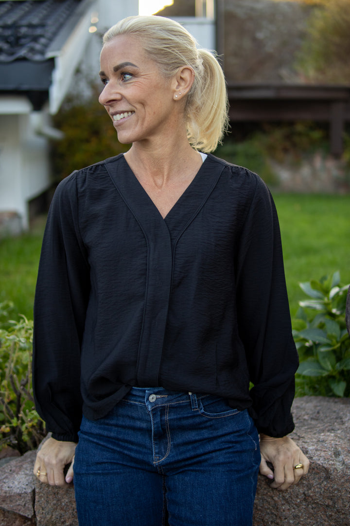 NIKKI skjorte - sort - Skjorter - Helt Dilla AS